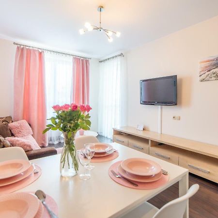 Apartamenty Prywatne W Hotelu Przy Plazy Diva 코워브제크 외부 사진