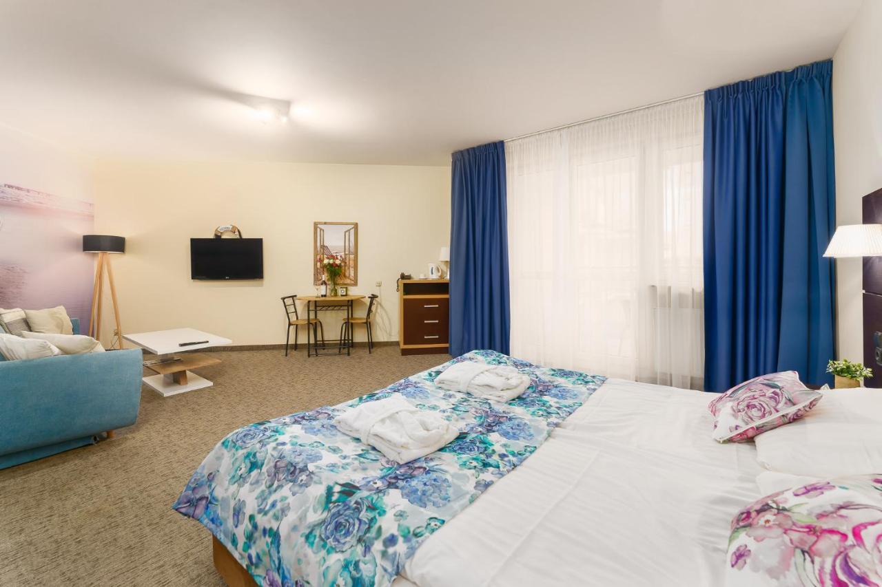 Apartamenty Prywatne W Hotelu Przy Plazy Diva 코워브제크 외부 사진