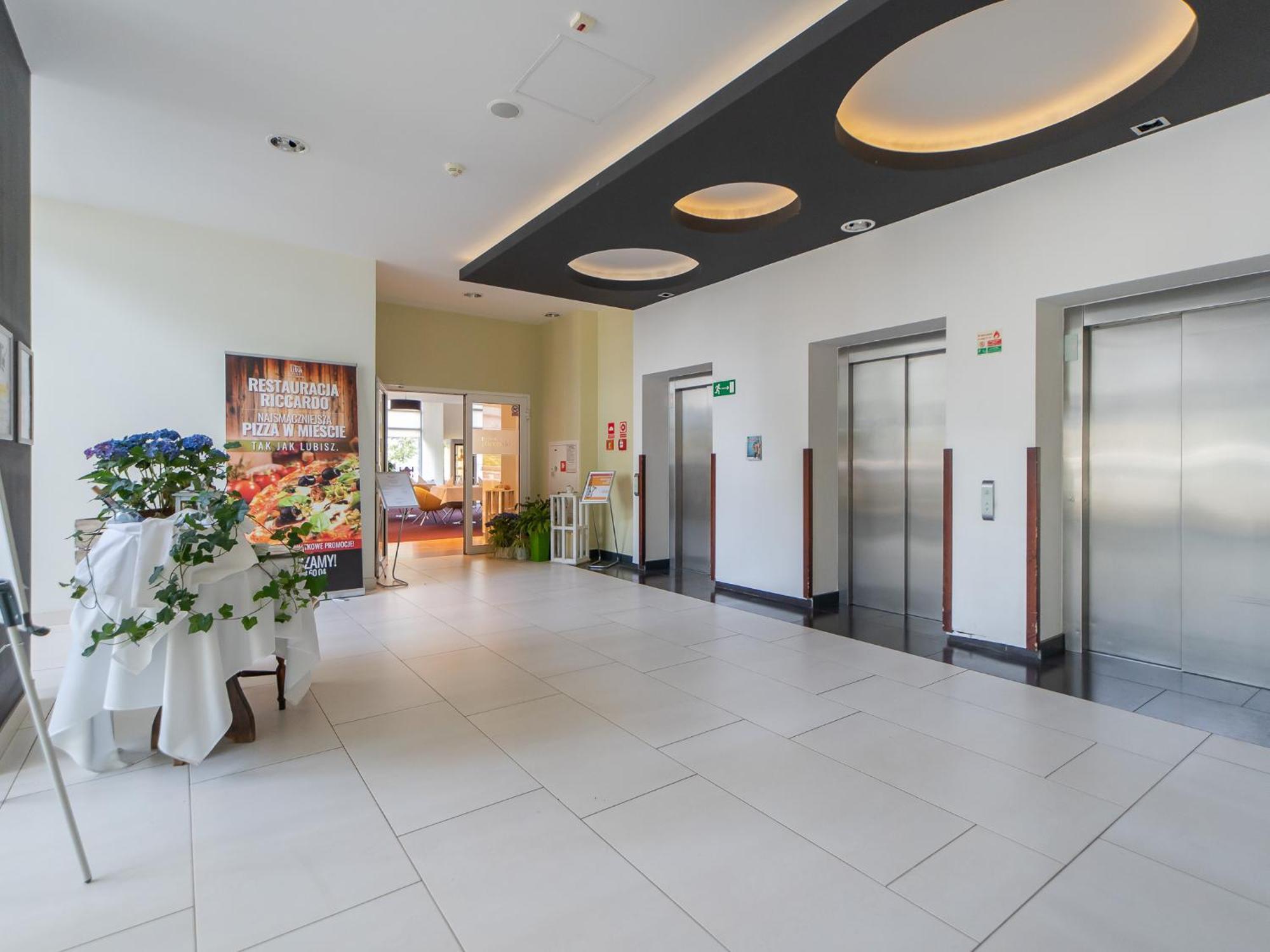 Apartamenty Prywatne W Hotelu Przy Plazy Diva 코워브제크 외부 사진