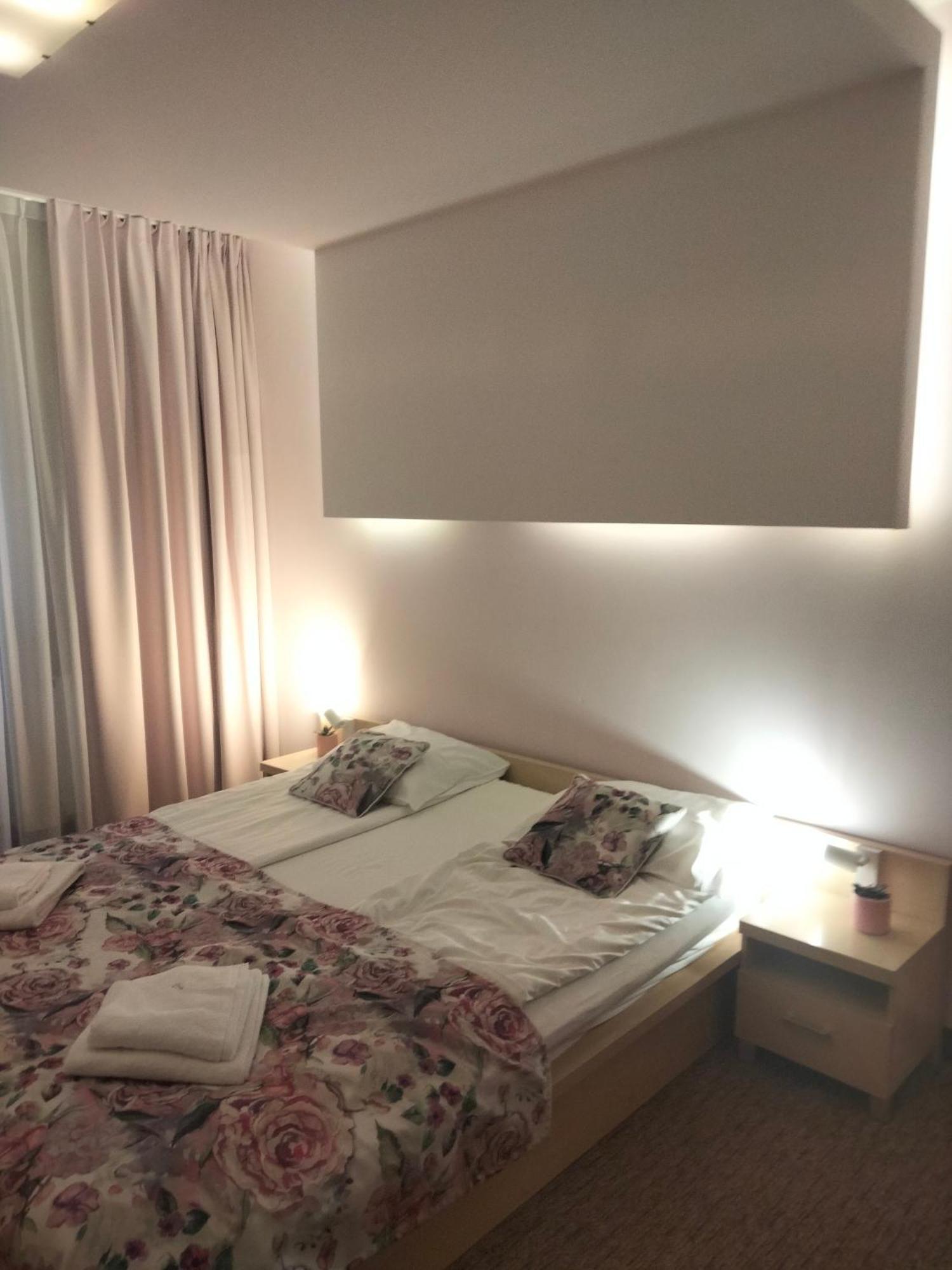 Apartamenty Prywatne W Hotelu Przy Plazy Diva 코워브제크 외부 사진